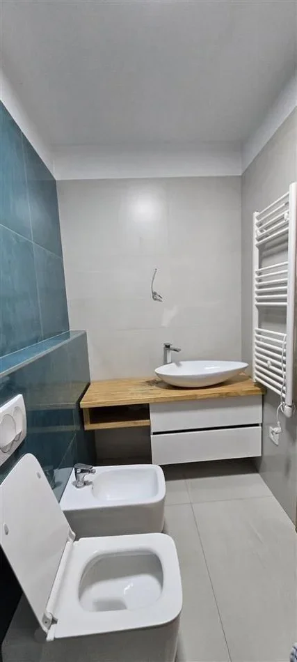 Tirane, jepet me qera apartament 2+1+Ballkon Kati 3, 85 m² 650 € (21 DHJETORI)