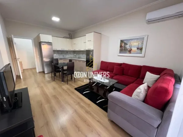 Tirane, jepet me qera 2+1 Kati 3, 80 m² 600 € 