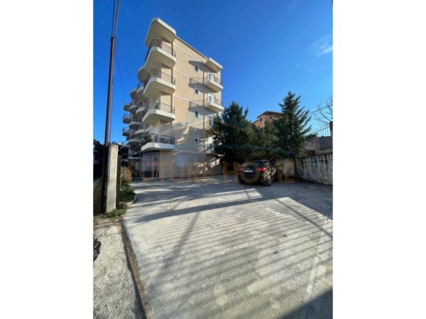 APARTAMENT 3+1 PER SHITJE NE SHKOZE