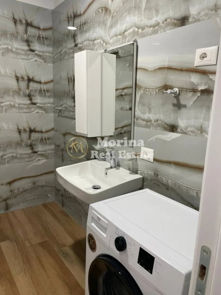 Tirane, jepet me qera apartament 1+1+Ballkon Kati 8, 65 m² 500 € (Qender)