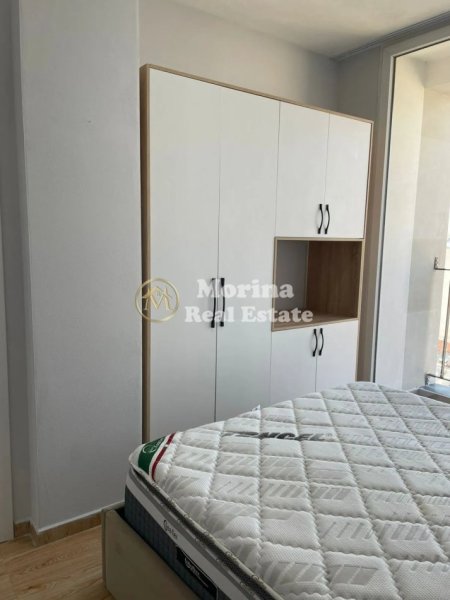 Tirane, jepet me qera apartament 1+1+Ballkon Kati 8, 65 m² 500 € (Qender)