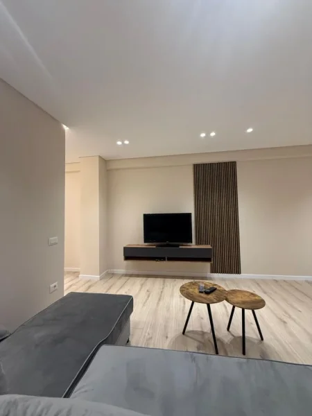 JEPET ME QERA 2+1+POST PARKIMI NE ALI DEM , I PABANUAR ME PARE