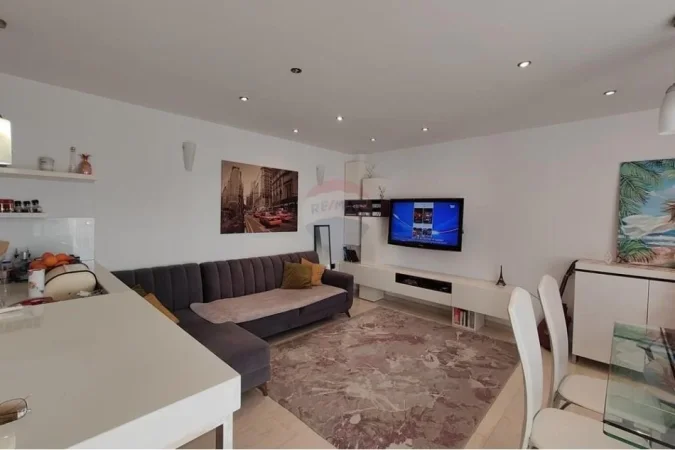 Tirane, jepet me qera apartament 2+1 Kati 9, 93 m² 800 € (Myslym Shyri)