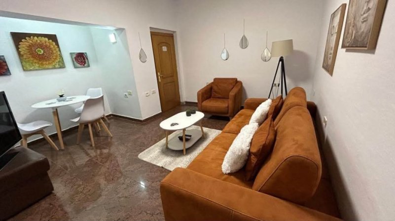 Tirane, jepet me qera apartament 2+1+Aneks Kati 3, 550 € (pazari i ri)