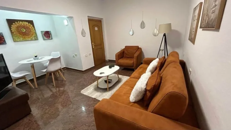 Tirane, jepet me qera apartament 2+1+Aneks Kati 3, 550 € (pazari i ri)