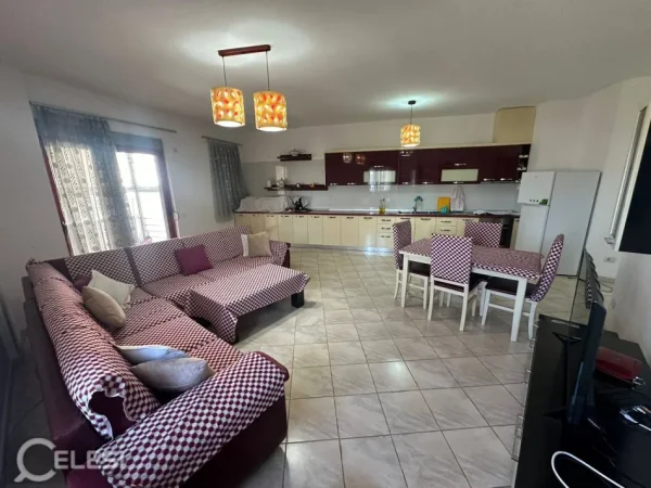 Tirane, jepet me qera apartament 2+1+Ballkon , 140 m² 500 € (CASA ITALIA)