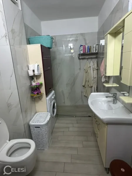 Tirane, jepet me qera apartament 2+1+Ballkon , 140 m² 500 € (CASA ITALIA)