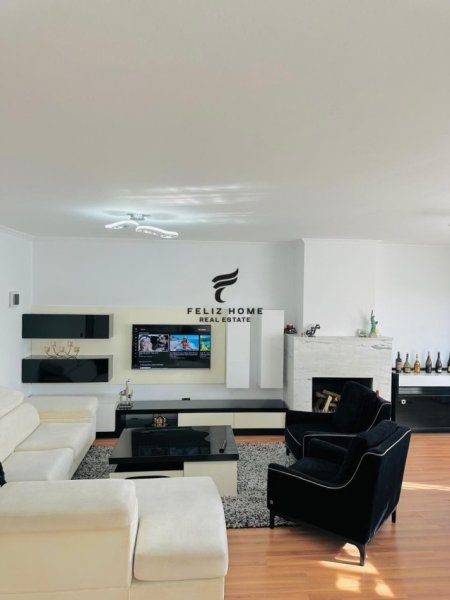 Tirane, jepet me qera apartament 3+1+Ballkon Kati 2, 170 m² 1.000 € (SELITE)