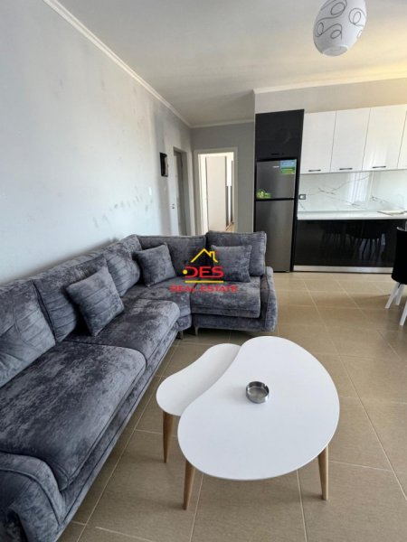 Vlore, jepet me qera apartament 2+1+Ballkon Kati 5, 95 m² 400 € (Rruga Gjergj Kastrioti)