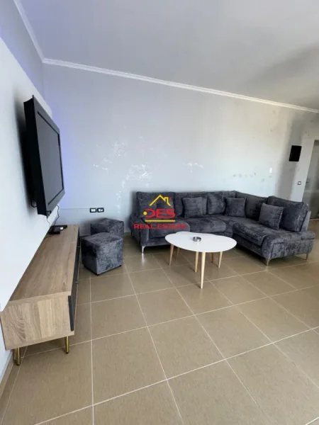 Vlore, jepet me qera apartament 2+1+Ballkon Kati 5, 95 m² 400 € (Rruga Gjergj Kastrioti)