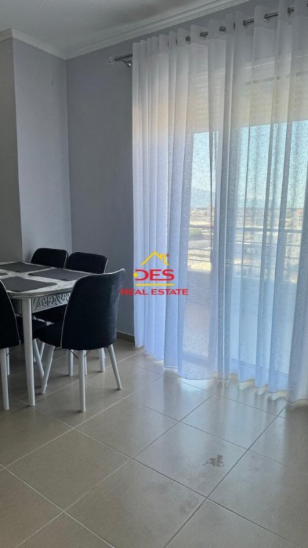Vlore, jepet me qera apartament 2+1+Ballkon Kati 5, 95 m² 400 € (Rruga Gjergj Kastrioti)