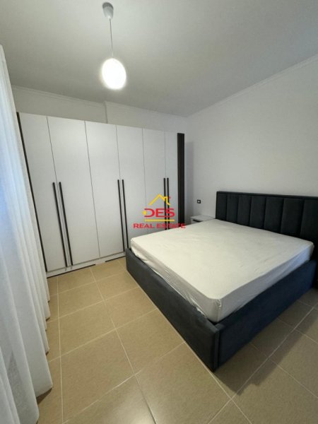 Vlore, jepet me qera apartament 2+1+Ballkon Kati 5, 95 m² 400 € (Rruga Gjergj Kastrioti)