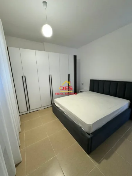 Vlore, jepet me qera apartament 2+1+Ballkon Kati 5, 95 m² 400 € (Rruga Gjergj Kastrioti)