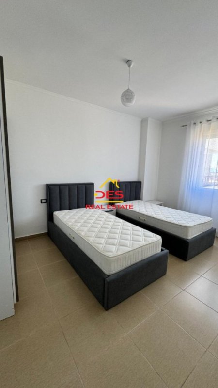 Vlore, jepet me qera apartament 2+1+Ballkon Kati 5, 95 m² 400 € (Rruga Gjergj Kastrioti)
