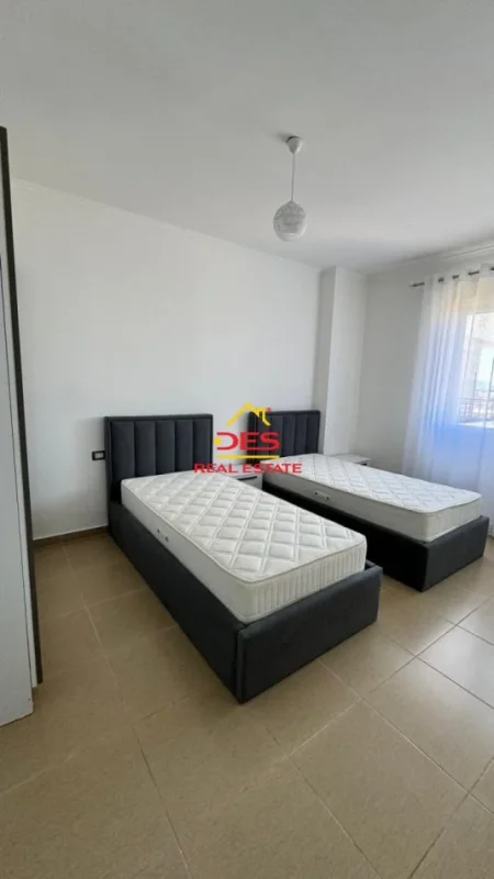 Vlore, jepet me qera apartament 2+1+Ballkon Kati 5, 95 m² 400 € (Rruga Gjergj Kastrioti)