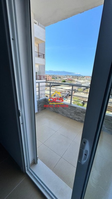 Vlore, jepet me qera apartament 2+1+Ballkon Kati 5, 95 m² 400 € (Rruga Gjergj Kastrioti)