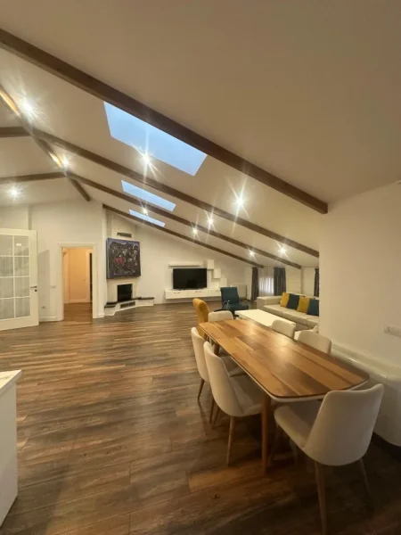 Tirane, jepet me qera apartament+verande | Penthouse 3+1 , 201 m² 1.500 € (TEG)