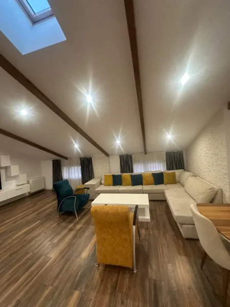 Tirane, jepet me qera apartament+verande | Penthouse 3+1 , 201 m² 1.500 € (TEG)
