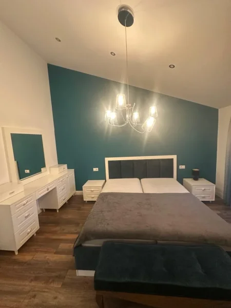 Tirane, jepet me qera apartament+verande | Penthouse 3+1 , 201 m² 1.500 € (TEG)