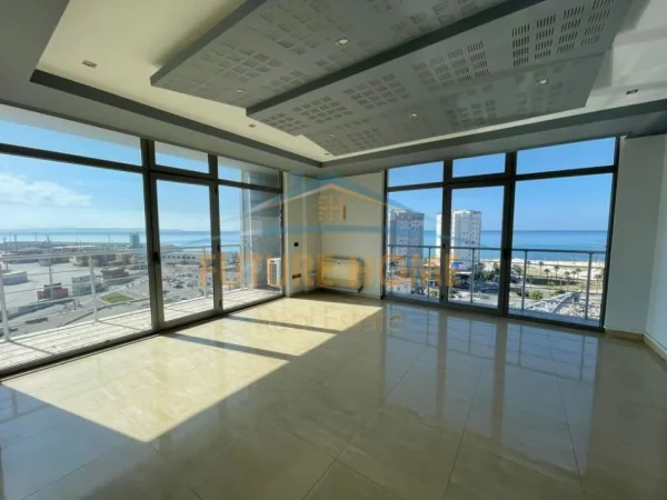 Durres, jepet me qera ambjent biznesi Kati 9, 207 m² 2.000 € (VOLLGA)