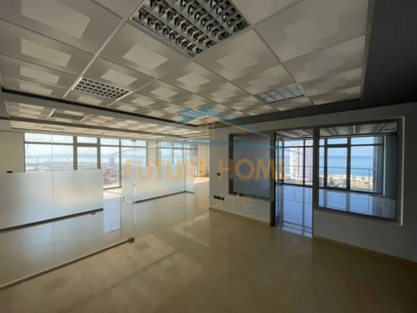 Durres, jepet me qera ambjent biznesi Kati 9, 207 m² 2.000 € (VOLLGA)