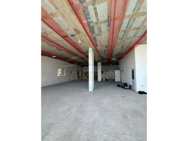 Tirane, shes ambjent biznesi Kati 0, 492 m² 270.000 € (Babrru)