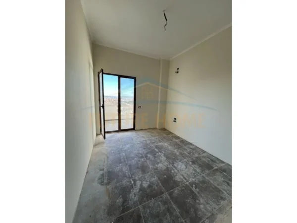 Tirane, shes apartament 2+1+Ballkon Kati 1, 106 m² 132.500 € (Fresk)