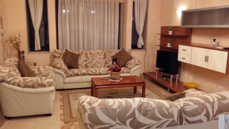 Tirane, jepet me qera apartament 2+1+Ballkon Kati 7, 110 m² 1.000 € (BLLOK)