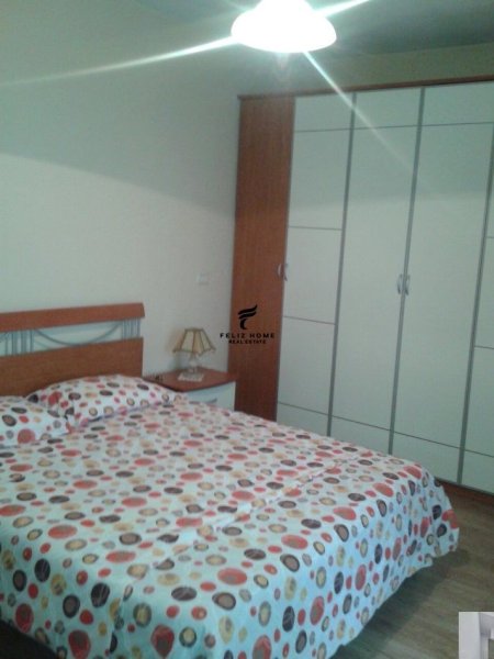 Tirane, jepet me qera apartament 2+1+Ballkon Kati 7, 110 m² 1.000 € (BLLOK)
