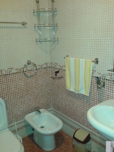 Tirane, jepet me qera apartament 2+1+Ballkon Kati 7, 110 m² 1.000 € (BLLOK)