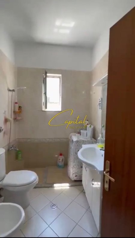 Tirane, jepet me qera apartament 2+1 Kati 5, 75 m² 500 € (RRUGA E KAVAJES)