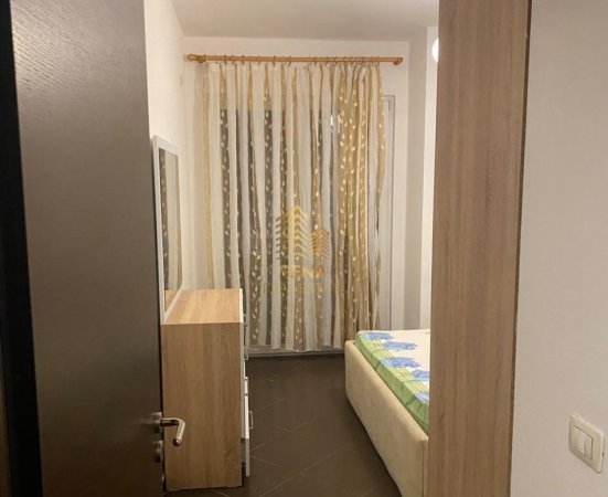 Tirane, jepet me qera apartament 1+1 Kati 1, 60 m² 500 € (Xhamllik)