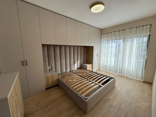 Tirane, jepet me qera apartament 2+1+Aneks+Ballkon Kati 5, 95 m² 650 € (KODRA E DIELLIT)