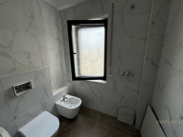 Tirane, jepet me qera apartament 2+1+Aneks+Ballkon Kati 5, 95 m² 650 € (KODRA E DIELLIT)