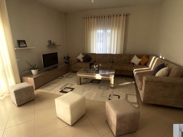 Tirane, jap me qera Vile 5+1+Ballkon Kati 2, 360 m² 2.500 € (TEG)