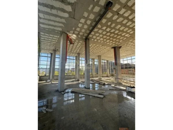 Tirane, shes ambjent biznesi Kati 1, 200 m² 640.000 € (Ali Dem)