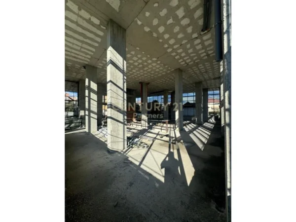 Tirane, shes ambjent biznesi Kati 1, 200 m² 640.000 € (Ali Dem)