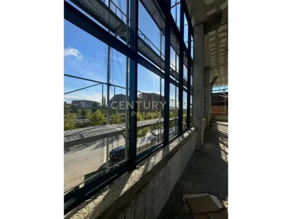 Tirane, shes ambjent biznesi Kati 1, 200 m² 640.000 € (Ali Dem)