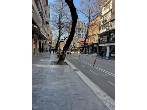 Tirane, shes dyqan Kati 1, 45 m² 480.000 € (Myslym Shyri)