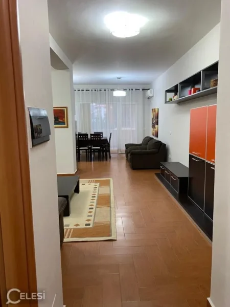Tirane, jepet me qera apartament 2+1+Ballkon Kati 2, 114 m² 600 € (LIQENI ARTIFICIAL)