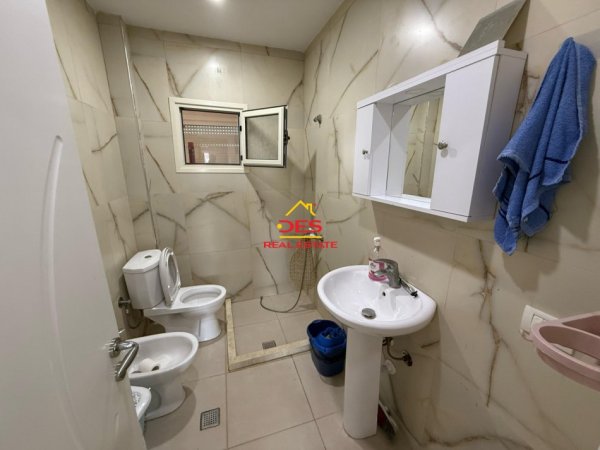 Vlore, jepet me qera apartament 1+1+Ballkon Kati 5, 70 m² 250 € (Rruga Mis Durhan)