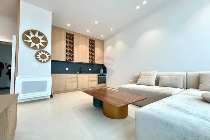 Vlore, shitet apartament 1+1+Ballkon Kati 2, 57 m² (Lungomare)