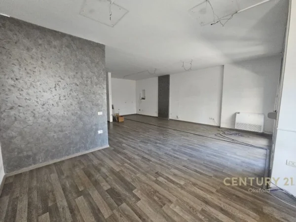 Tirane, jap me qera zyre Kati 1, 104 m² 1.500 € (STADIUMI DINAMO)