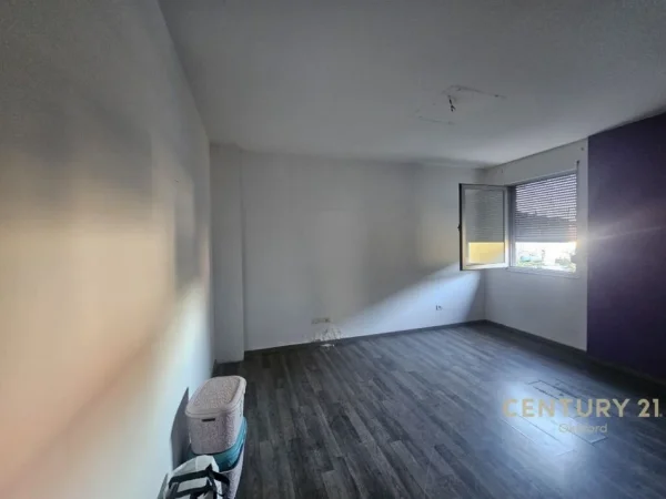 Tirane, jap me qera zyre Kati 1, 104 m² 1.500 € (STADIUMI DINAMO)