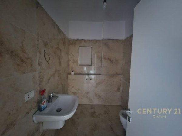 Tirane, jap me qera zyre Kati 1, 104 m² 1.500 € (STADIUMI DINAMO)