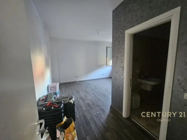 Tirane, jap me qera zyre Kati 1, 104 m² 1.500 € (STADIUMI DINAMO)