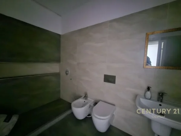 Tirane, jap me qera zyre Kati 1, 104 m² 1.500 € (STADIUMI DINAMO)