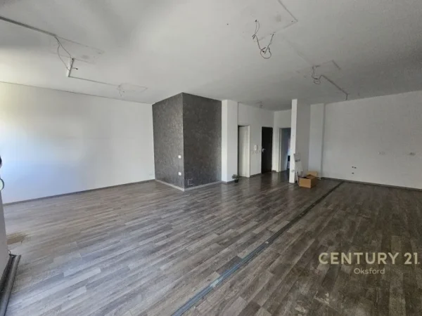 Tirane, jap me qera zyre Kati 1, 104 m² 1.500 € (STADIUMI DINAMO)