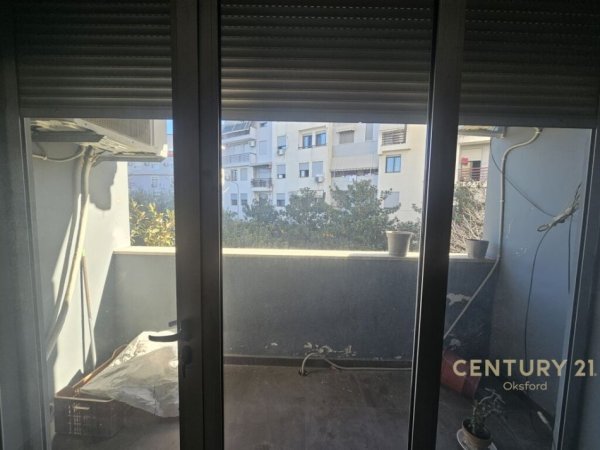 Tirane, jap me qera zyre Kati 1, 104 m² 1.500 € (STADIUMI DINAMO)