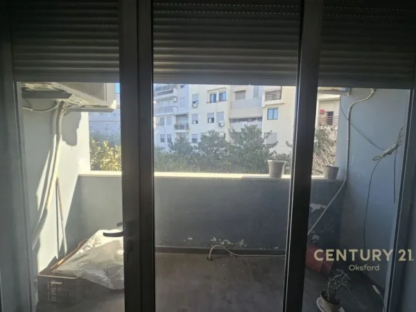 Tirane, jap me qera zyre Kati 1, 104 m² 1.500 € (STADIUMI DINAMO)